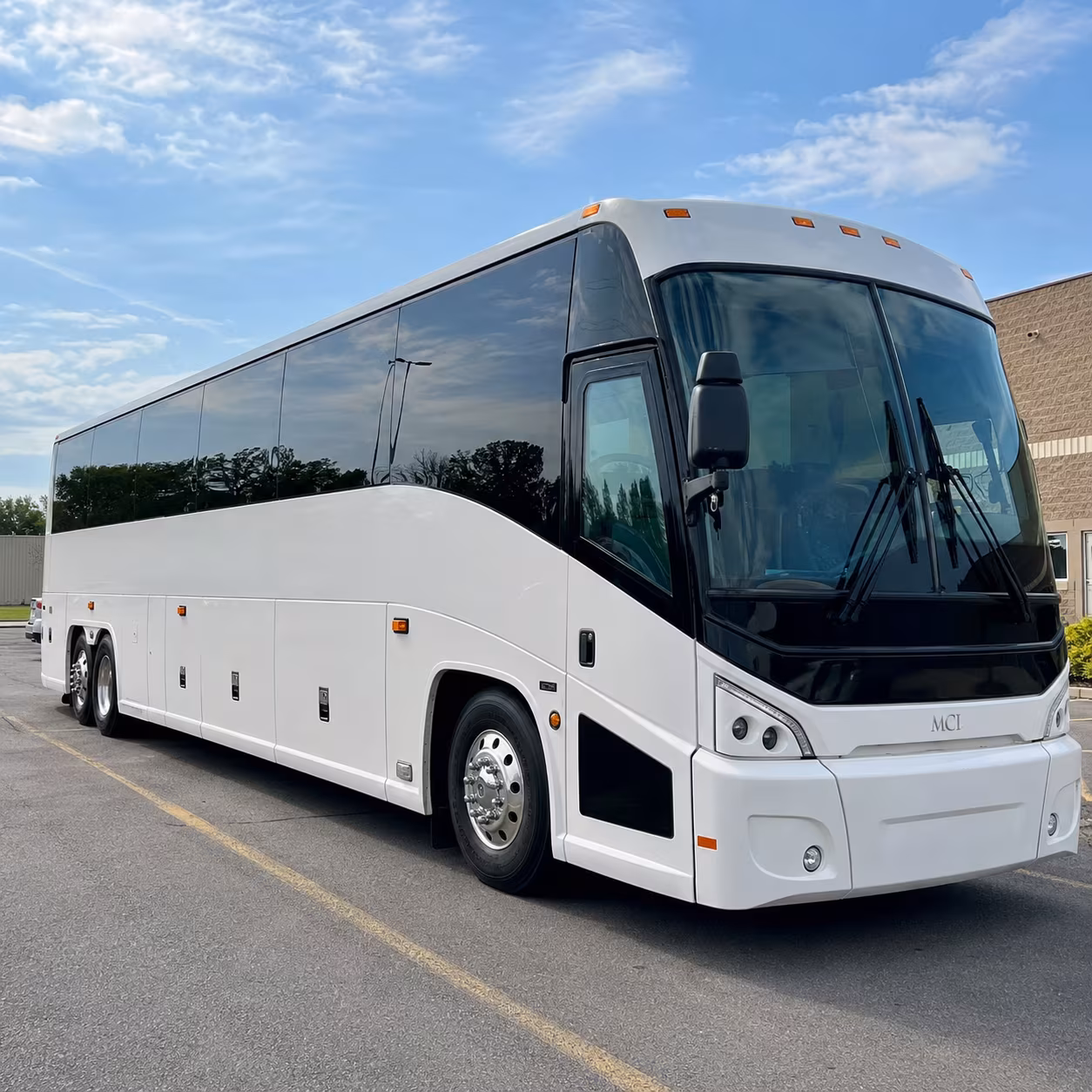 corporate hospitality buses for lake erie speedway and presque isle events